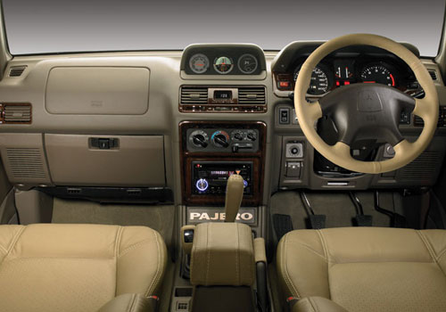 Прокат автомобиля Mitsubishi Pajero в Крыму Аренда авто Мицубиси Паджеро