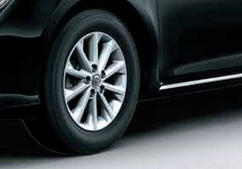 Toyota Camry Wheel and Tyre Exterior Picture